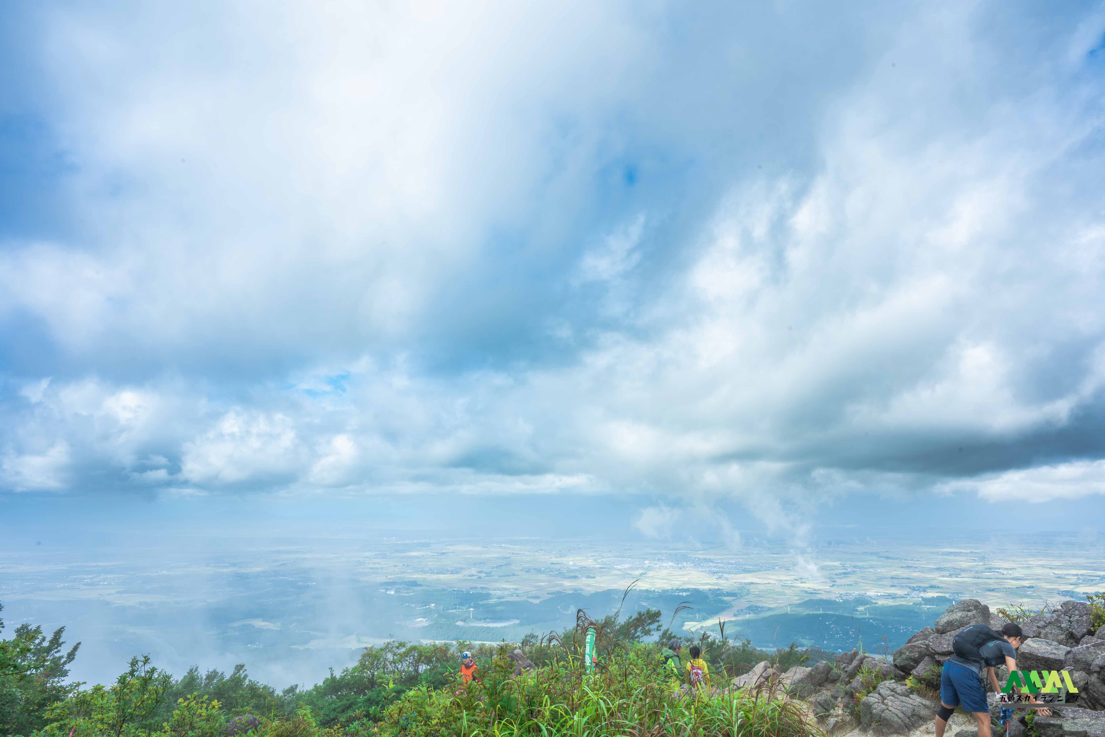 五頭連峰の山頂風景